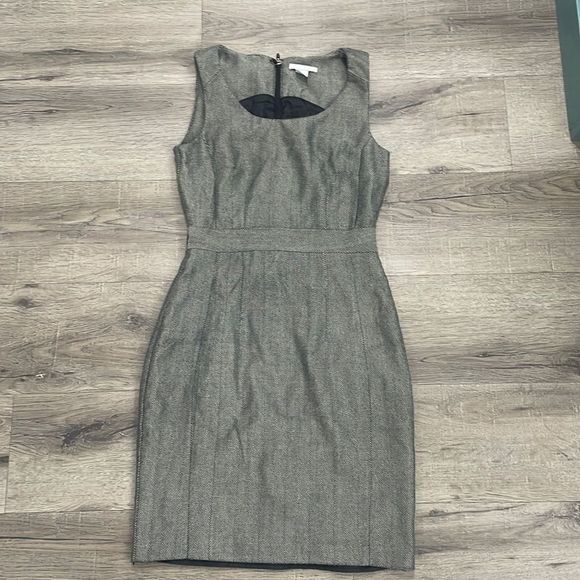 GUC H&M Work Grey and Black Chevron Fitted Suit Back Zip Dress Size 4 Sleeveless - Picture 1 of 6